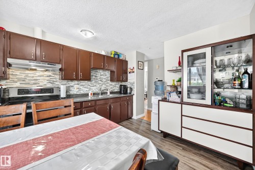 9824 171 Avenue Nw, Edmonton, AB - Indoor Photo Showing Kitchen