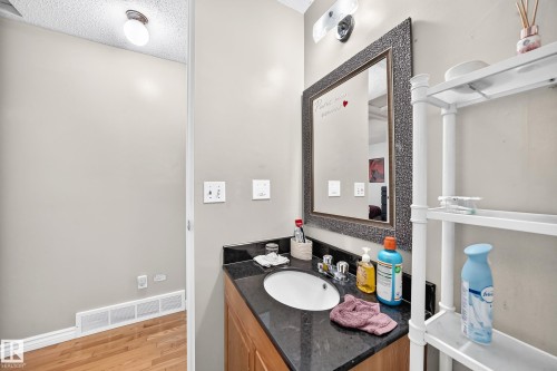9824 171 Avenue Nw, Edmonton, AB - Indoor Photo Showing Bathroom