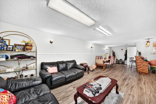9824 171 Avenue Nw, Edmonton, AB - Indoor Photo Showing Living Room