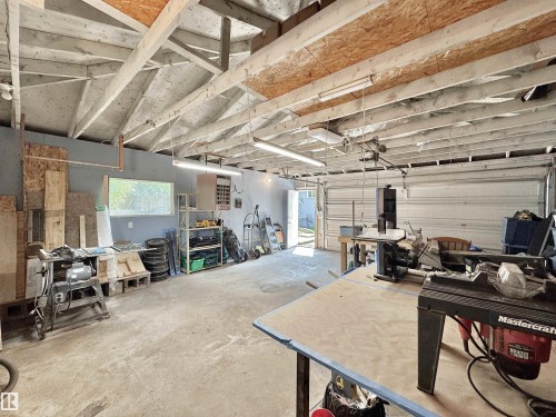 119 Garland Crescent, Sherwood Park, AB - Indoor Photo Showing Garage