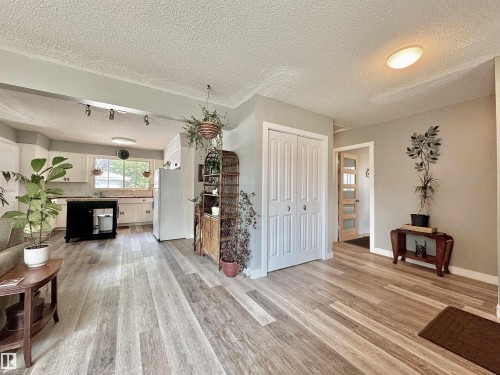 119 Garland Crescent, Sherwood Park, AB - Indoor Photo Showing Living Room