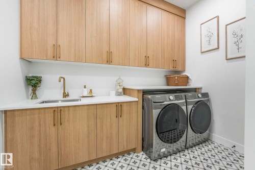 120 Ravenshire Wynd, Sherwood Park, AB - Indoor Photo Showing Laundry Room