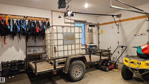 7 Andrew Drive, Rural Athabasca County, AB - Indoor Photo Showing Garage