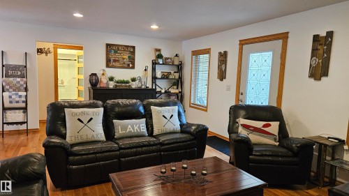7 Andrew Drive, Rural Athabasca County, AB - Indoor Photo Showing Living Room