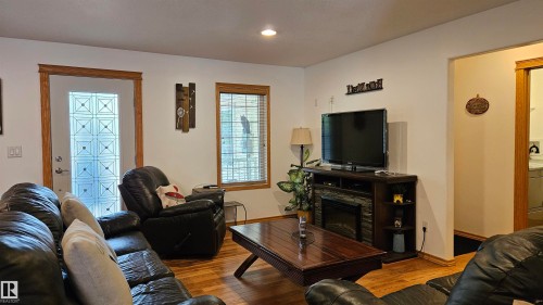 7 Andrew Drive, Rural Athabasca County, AB - Indoor Photo Showing Living Room