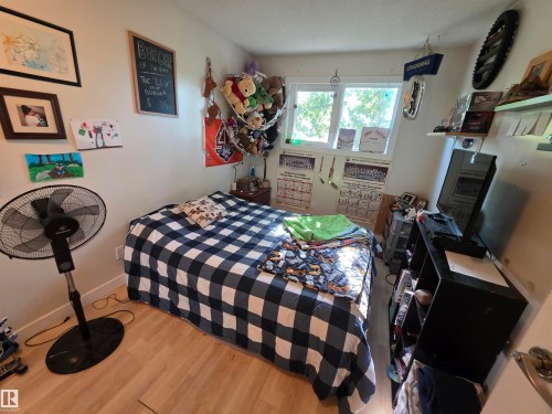 Bright room featuring wood-finish flooring and white walls - 38 Greenwood Drive, Spruce Grove, AB - Indoor Photo Showing Bedroom