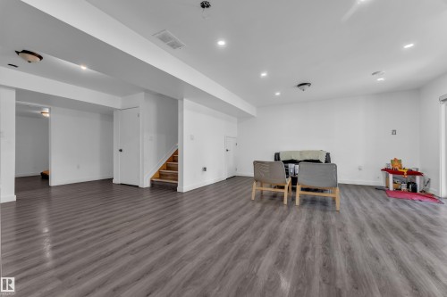 3811 42 Avenue, Beaumont, AB - Indoor