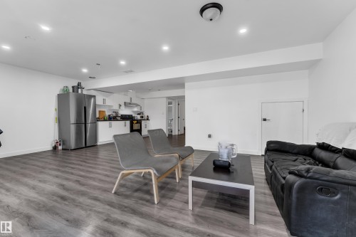 3811 42 Avenue, Beaumont, AB - Indoor Photo Showing Other Room
