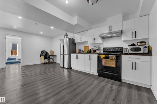 3811 42 Avenue, Beaumont, AB - Indoor Photo Showing Kitchen