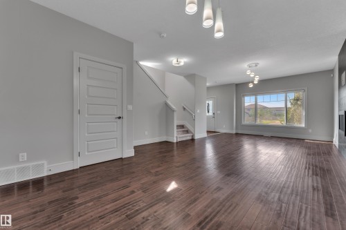2604 20 Avenue Nw, Edmonton, AB - Indoor Photo Showing Other Room