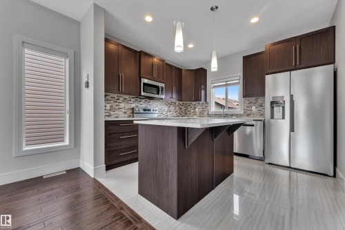 2604 20 Avenue Nw, Edmonton, AB - Indoor Photo Showing Kitchen With Upgraded Kitchen
