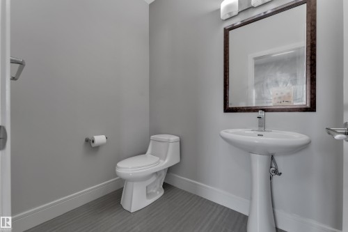 2604 20 Avenue Nw, Edmonton, AB - Indoor Photo Showing Bathroom