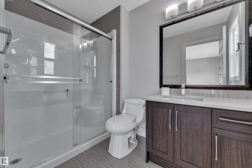 2604 20 Avenue Nw, Edmonton, AB - Indoor Photo Showing Bathroom