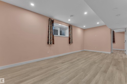 2604 20 Avenue Nw, Edmonton, AB - Indoor Photo Showing Other Room