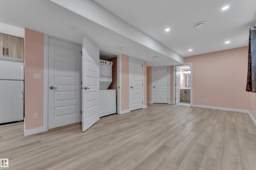 2604 20 Avenue Nw, Edmonton, AB - Indoor Photo Showing Other Room