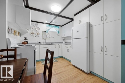 9823 151 Street Nw, Edmonton, AB - Indoor