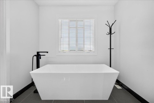 52 Edgefield Way, St. Albert, AB - Indoor