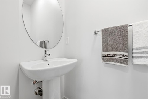 #19 5122 213A St Nw, Edmonton, AB - Indoor Photo Showing Bathroom