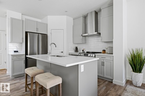 #19 5122 213A St Nw, Edmonton, AB - Indoor Photo Showing Kitchen With Upgraded Kitchen