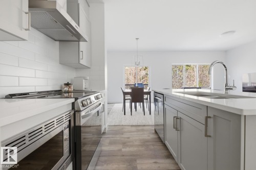 #19 5122 213A St Nw, Edmonton, AB - Indoor Photo Showing Kitchen With Upgraded Kitchen