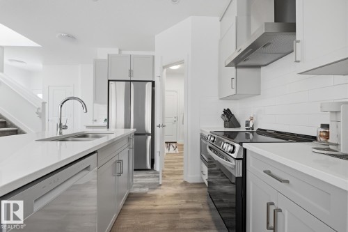 #19 5122 213A St Nw, Edmonton, AB - Indoor Photo Showing Kitchen With Double Sink With Upgraded Kitchen