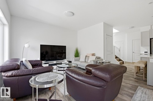 #19 5122 213A St Nw, Edmonton, AB - Indoor Photo Showing Living Room