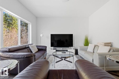 #19 5122 213A St Nw, Edmonton, AB - Indoor Photo Showing Living Room