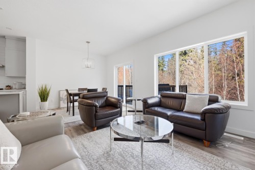 #19 5122 213A St Nw, Edmonton, AB - Indoor Photo Showing Living Room