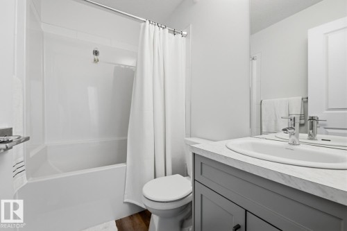 #19 5122 213A St Nw, Edmonton, AB - Indoor Photo Showing Bathroom