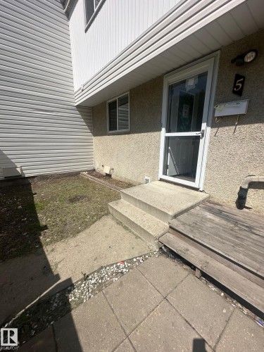 5 WOODVALE Village NW  Edmonton, AB T6L 1W4