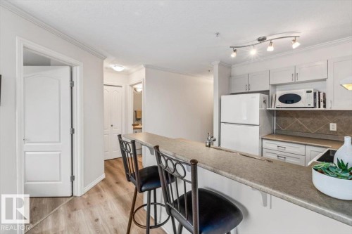 #206 9938 104 St Nw, Edmonton, AB - Indoor Photo Showing Kitchen