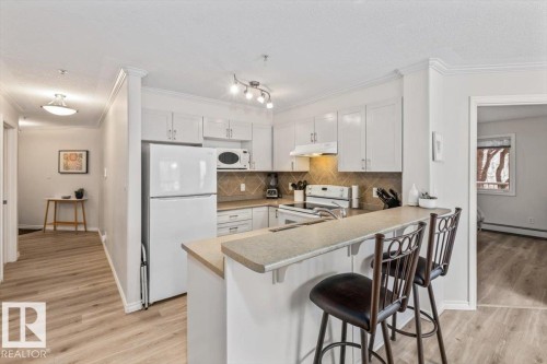 #206 9938 104 St Nw, Edmonton, AB - Indoor Photo Showing Kitchen