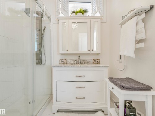 White shaker-style vanity with curved drawer fronts, marble-finish countertop, and undermount sink - 16 Crystal Keys Crescent, Rural Wetaskiwin County, AB - Indoor Photo Showing Bathroom