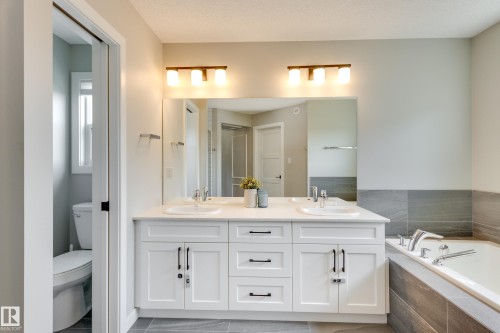 25 Daly Place, Fort Saskatchewan, AB - Indoor Photo Showing Bathroom