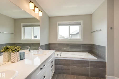 25 Daly Place, Fort Saskatchewan, AB - Indoor Photo Showing Bathroom