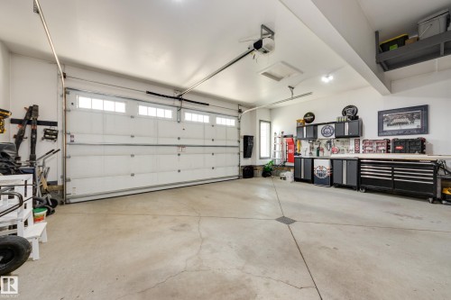 25 Daly Place, Fort Saskatchewan, AB - Indoor Photo Showing Garage