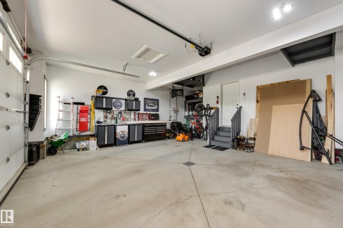 25 Daly Place, Fort Saskatchewan, AB - Indoor Photo Showing Garage