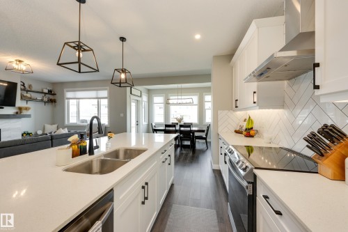 25 Daly Place, Fort Saskatchewan, AB - Indoor Photo Showing Kitchen With Double Sink With Upgraded Kitchen