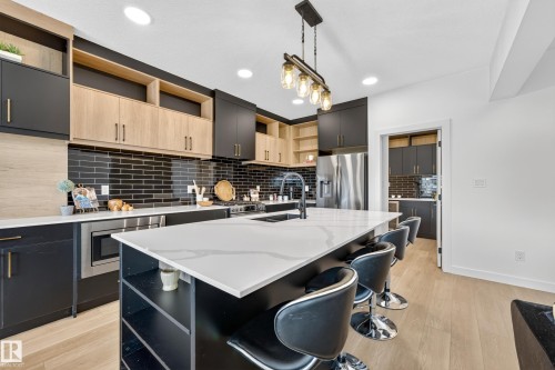 34 Eldridge Point(E), St. Albert, AB - Indoor Photo Showing Kitchen With Upgraded Kitchen