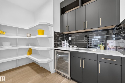 34 Eldridge Point(E), St. Albert, AB - Indoor Photo Showing Kitchen