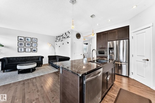 6122 175A Avenue Nw, Edmonton, AB - Indoor Photo Showing Kitchen With Stainless Steel Kitchen With Upgraded Kitchen