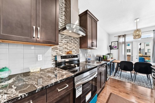 6122 175A Avenue Nw, Edmonton, AB - Indoor Photo Showing Kitchen With Upgraded Kitchen