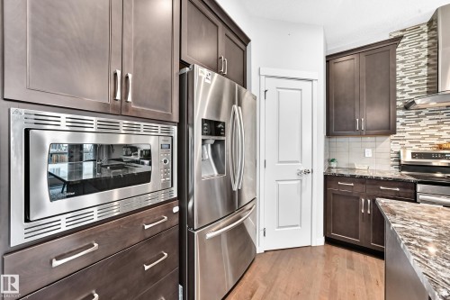 6122 175A Avenue Nw, Edmonton, AB - Indoor Photo Showing Kitchen With Stainless Steel Kitchen With Upgraded Kitchen