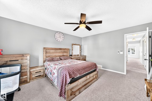 6122 175A Avenue Nw, Edmonton, AB - Indoor Photo Showing Bedroom