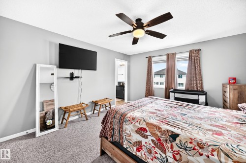 6122 175A Avenue Nw, Edmonton, AB - Indoor Photo Showing Bedroom