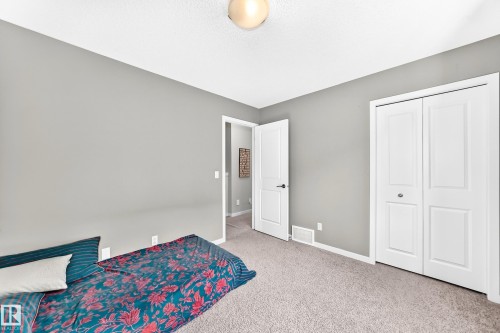 6122 175A Avenue Nw, Edmonton, AB - Indoor Photo Showing Bedroom