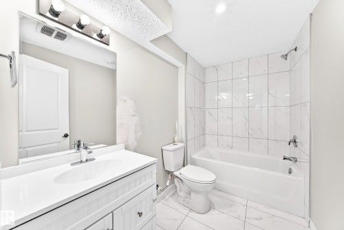 6122 175A Avenue Nw, Edmonton, AB - Indoor Photo Showing Bathroom