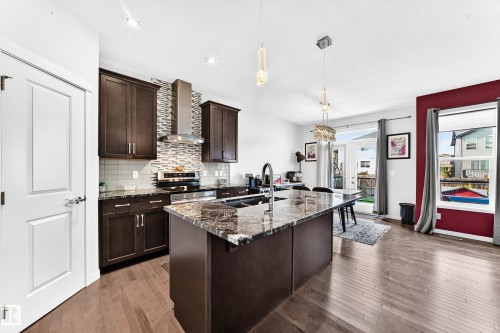 6122 175A Avenue Nw, Edmonton, AB - Indoor Photo Showing Kitchen With Double Sink With Upgraded Kitchen