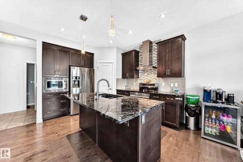 6122 175A Avenue Nw, Edmonton, AB - Indoor Photo Showing Kitchen With Stainless Steel Kitchen With Double Sink With Upgraded Kitchen