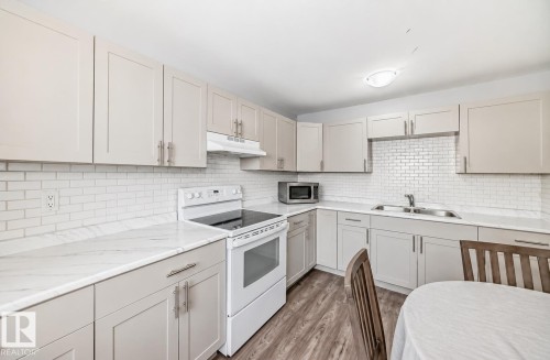 167 Roseland Village Nw, Edmonton, AB - Indoor Photo Showing Kitchen With Double Sink